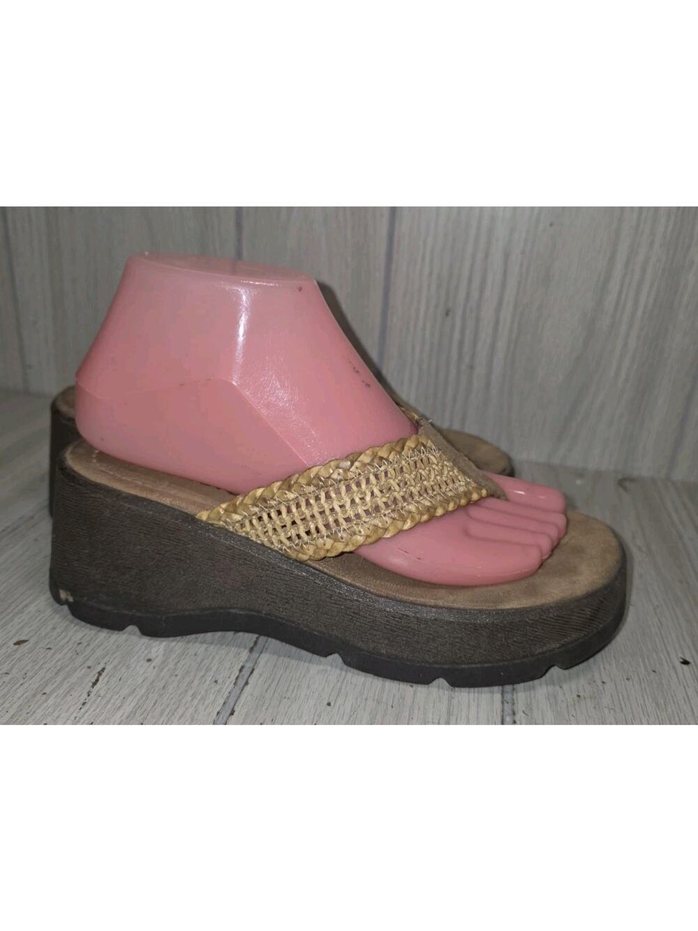 Mudd Y2k 00's Wedge Sandals Womens Size 7M Tan Crochet Beachy Coastal
